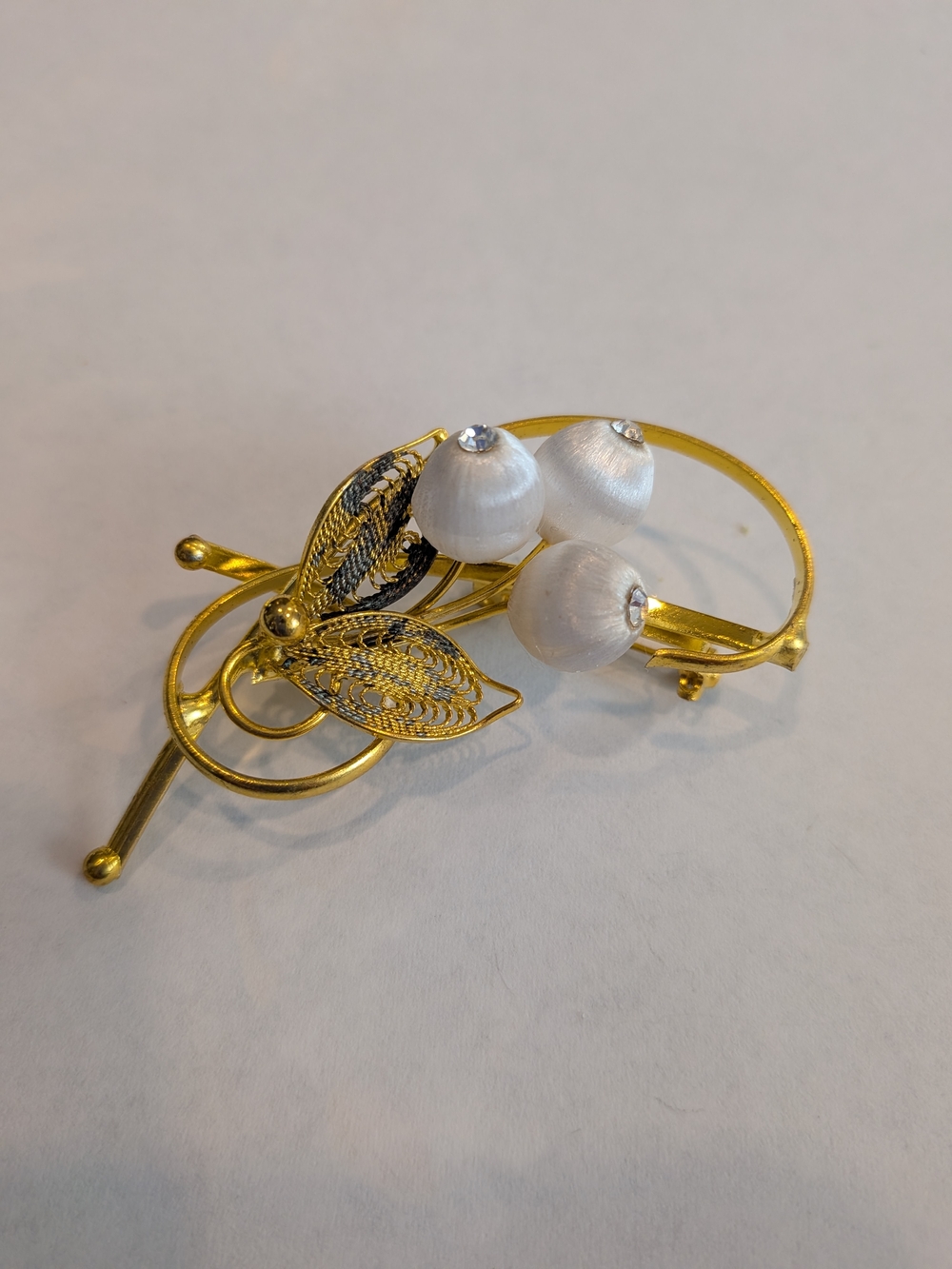 Gold Tono Leaf Brooo with White Pearl Accents